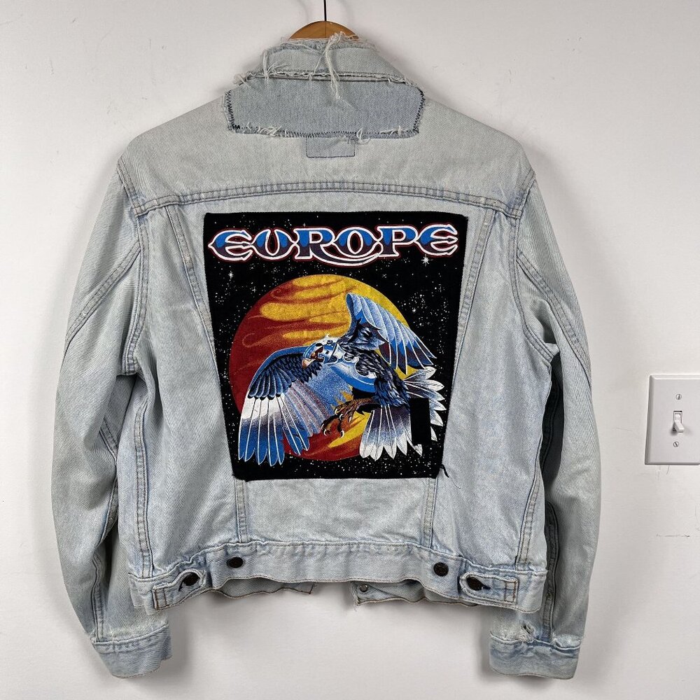 VTG Levis Trucker Jean Jacket Medium 80s Rock & Metal Pins Europe Patch USA
